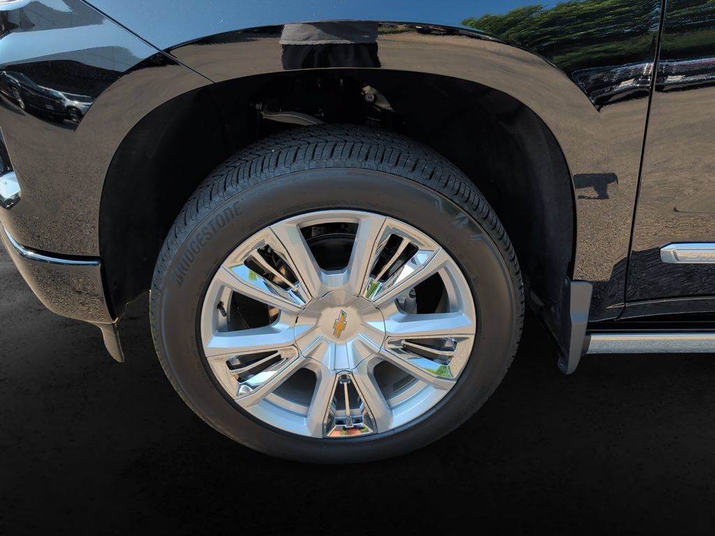 Used 2026 Chevrolet Silverado 1500 High Country w/ High Country Premium Package AWD/4WD image 9