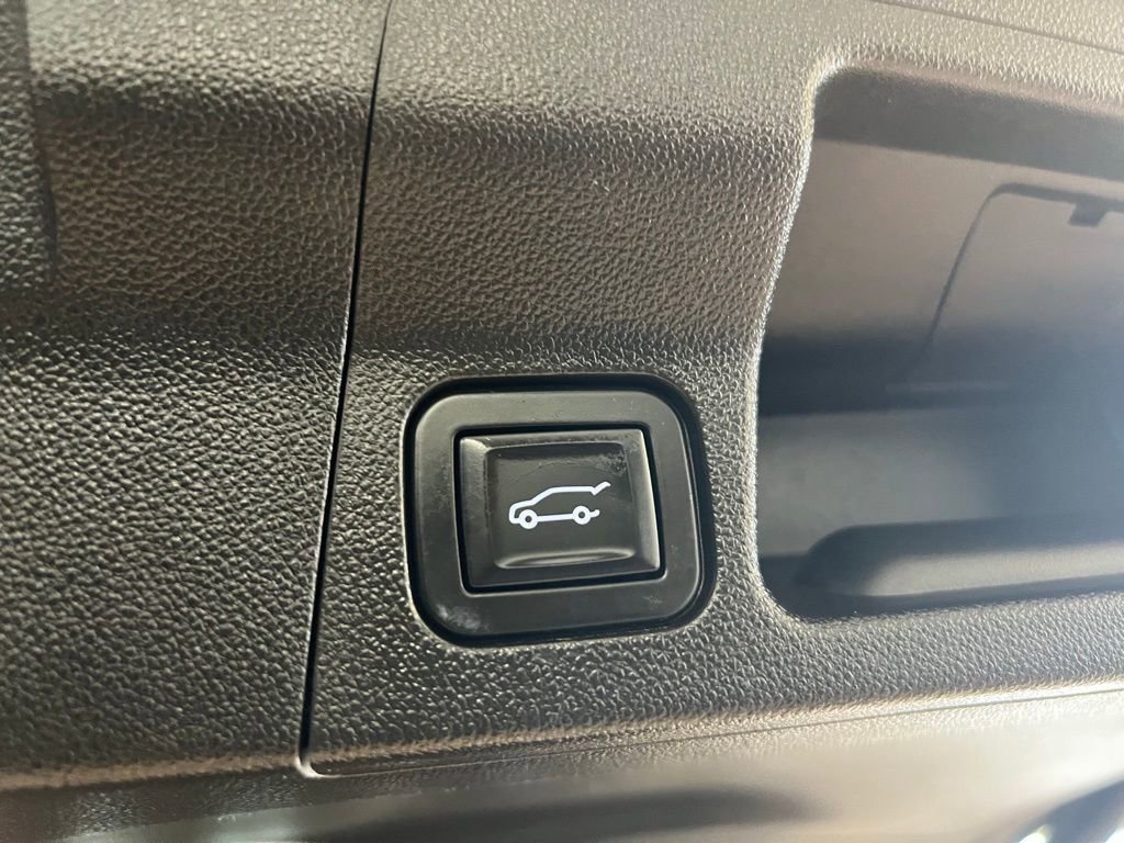 Used 2018 GMC Acadia Denali w/ LPO, Floor Liner Package image 9