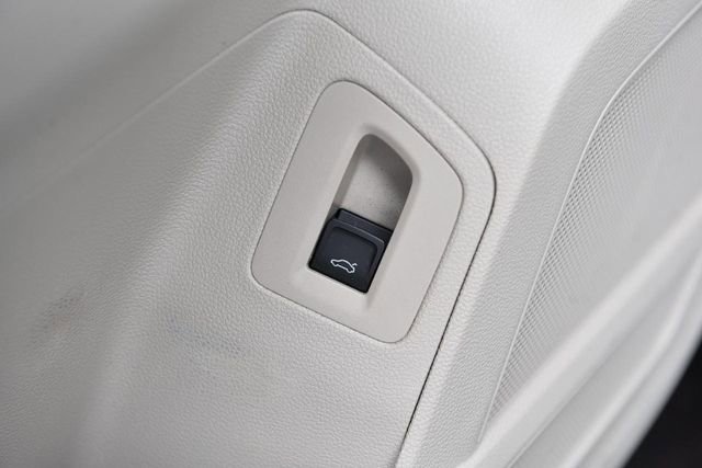 Certified 2022 Volkswagen Atlas SE w/ Panoramic Sunroof Package image 9