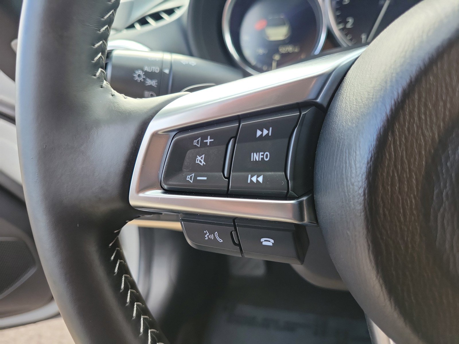 Used 2025 MAZDA MX-5 Miata Grand Touring RWD image 18