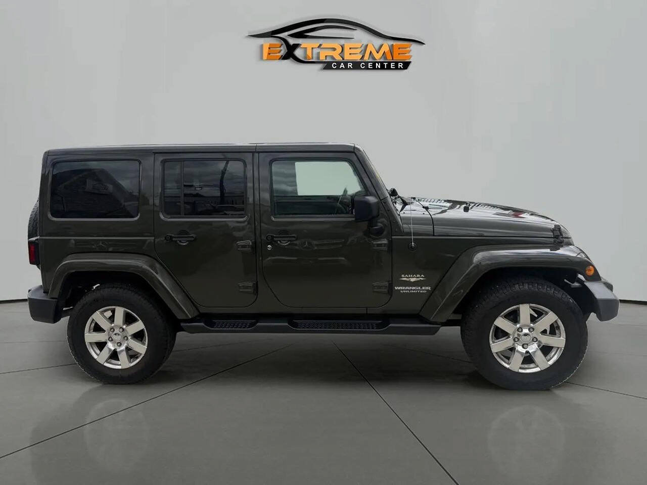 Used 2015 Jeep Wrangler Unlimited Sahara w/ Connectivity Group AWD/4WD image 8