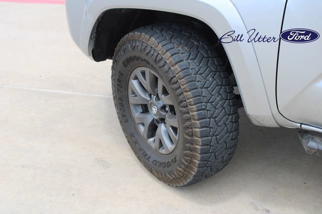 Used 2023 Toyota Tacoma SR5 w/ Technology Package AWD/4WD image 9