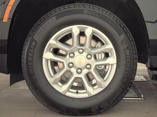 Used 2025 Chevrolet Suburban LS image 14