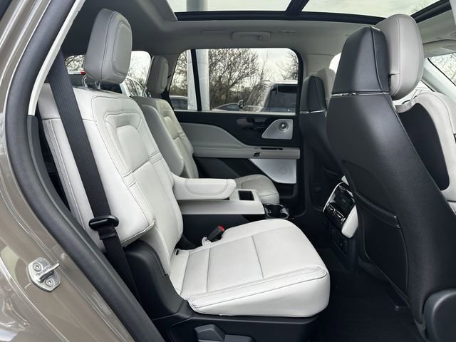 Certified 2025 Lincoln Aviator Reserve w/ Equipment Group 201A image 37