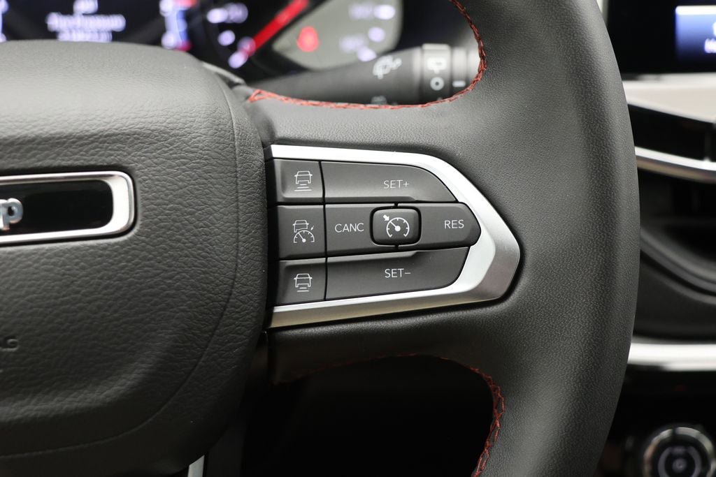 Used 2025 Jeep Compass Trailhawk AWD/4WD image 19
