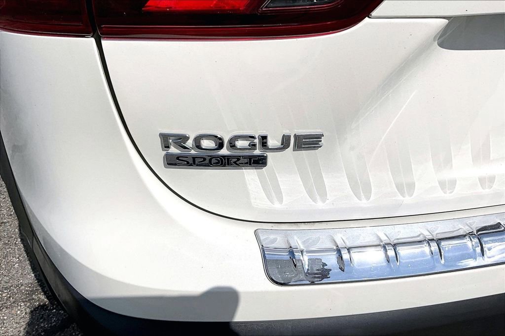 Used 2017 Nissan Rogue Sport SL w/ SL Premium Package image 7