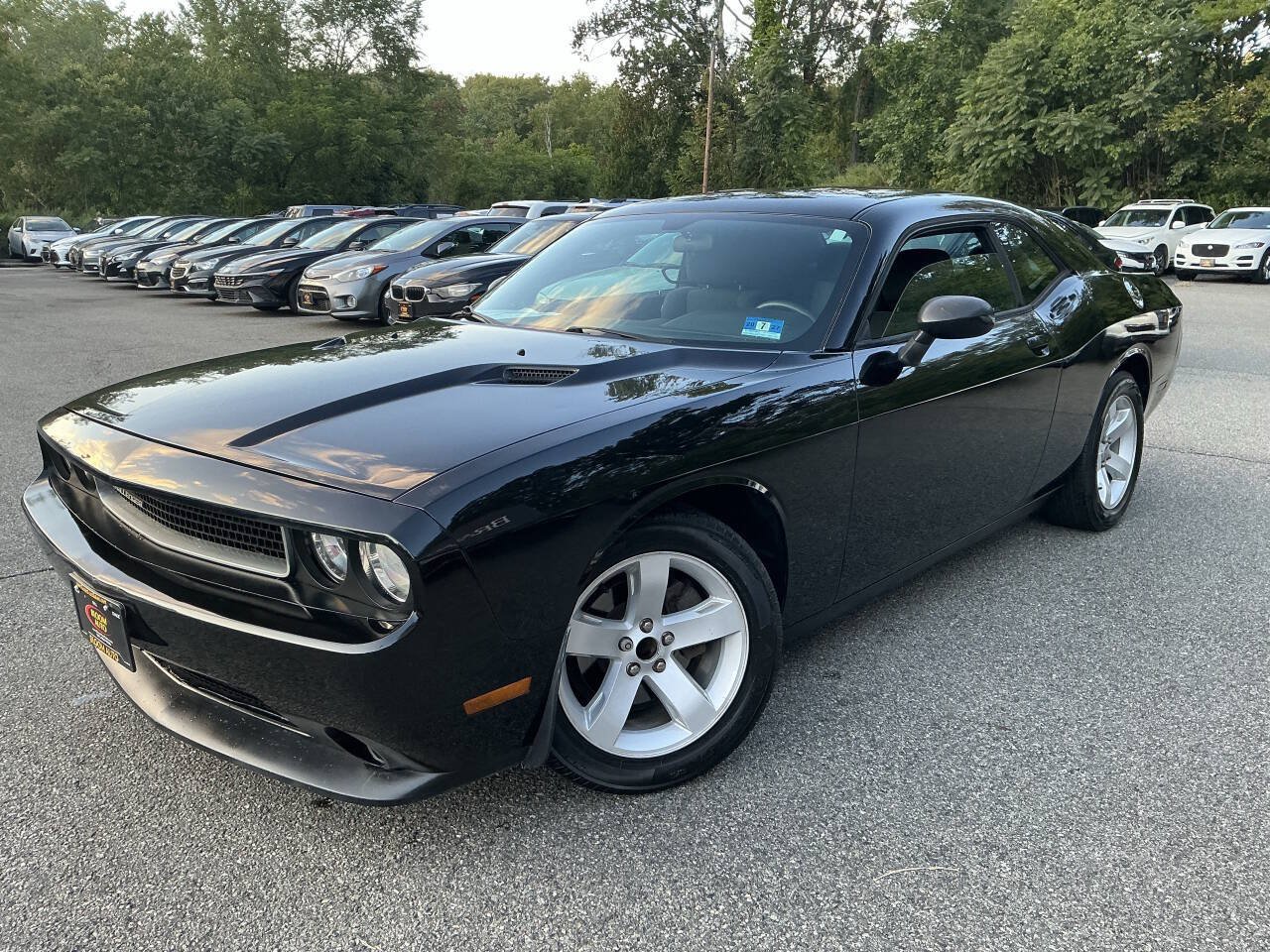 Used 2013 Dodge Challenger SXT RWD image 1