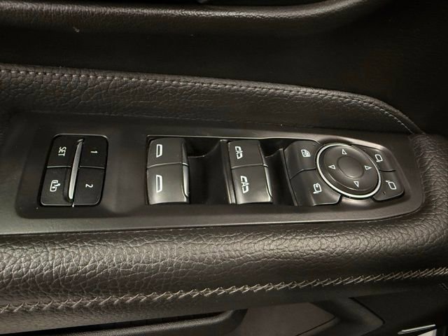 Used 2021 GMC Yukon Denali w/ Denali Premium Package image 11