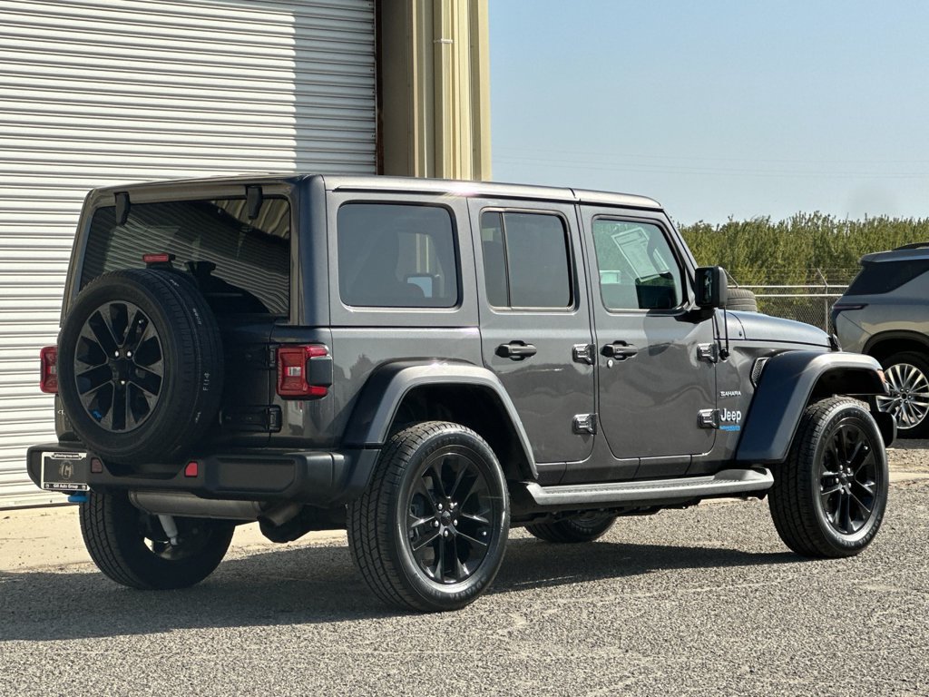 Used 2022 Jeep Wrangler Unlimited Sahara w/ Cold Weather Group AWD/4WD image 4