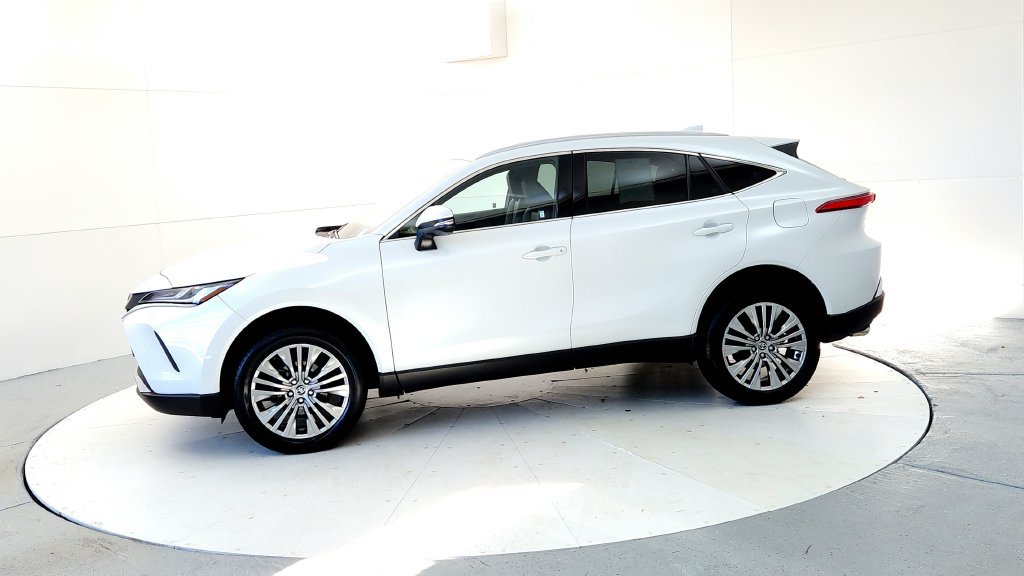 Certified 2023 Toyota Venza XLE AWD/4WD image 3