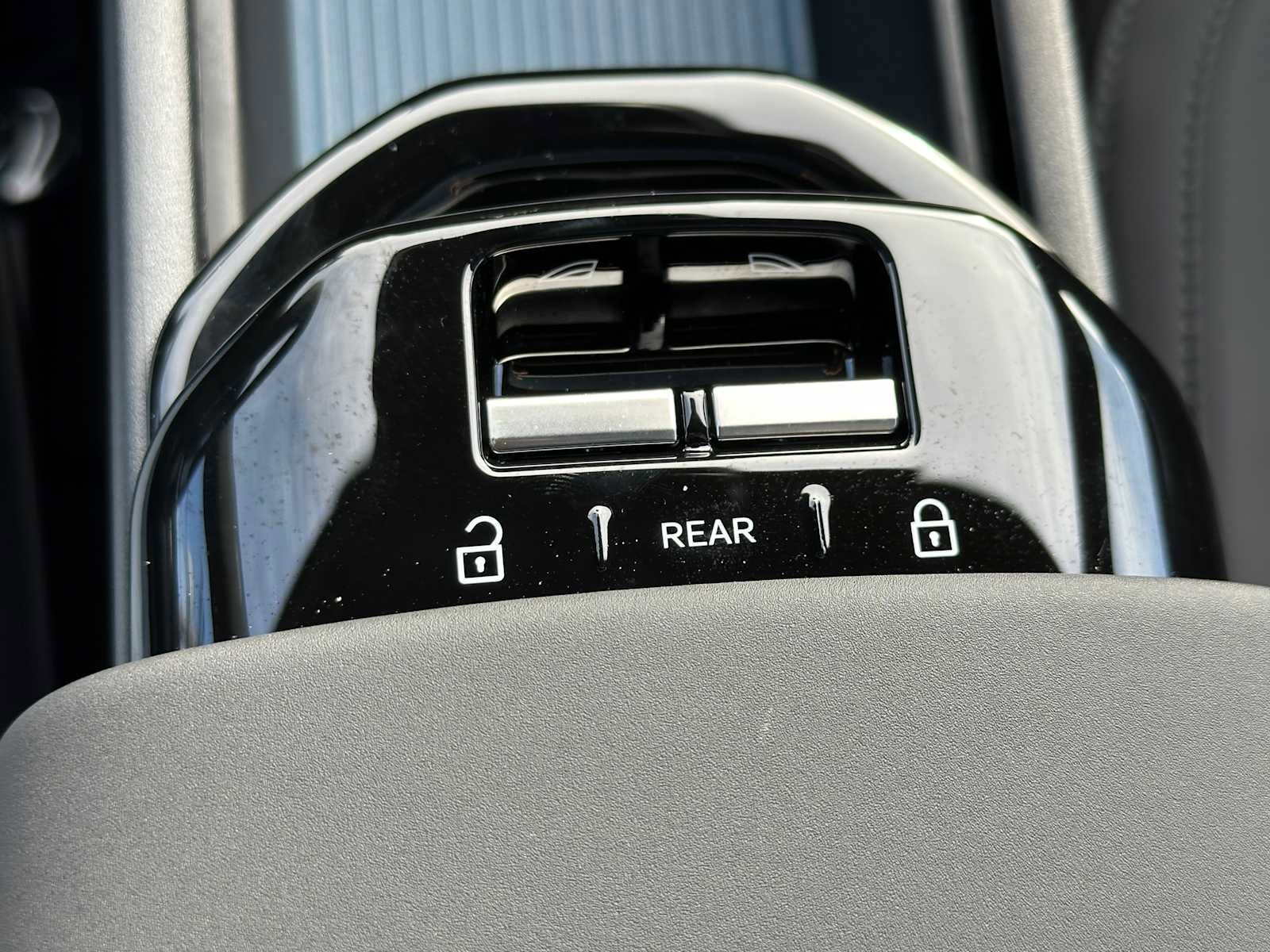 New 2025 Volvo EX30 Plus w/ Protection Package Premier image 40