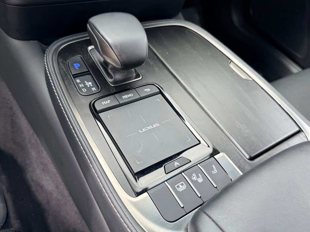 Used 2021 Lexus LS 500 w/ Accessory Package (Z2) image 22