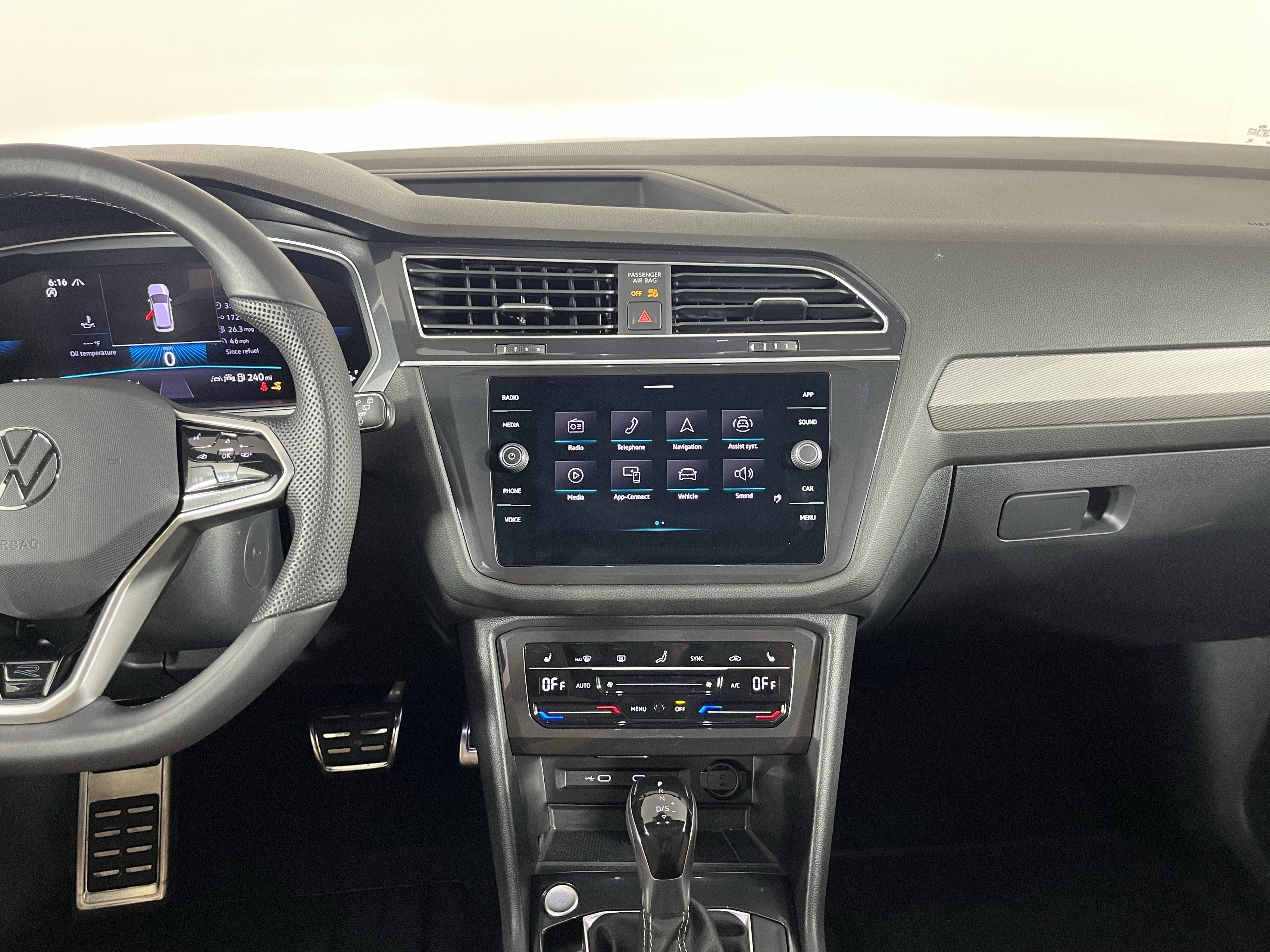 Certified 2024 Volkswagen Tiguan SE R-Line image 14