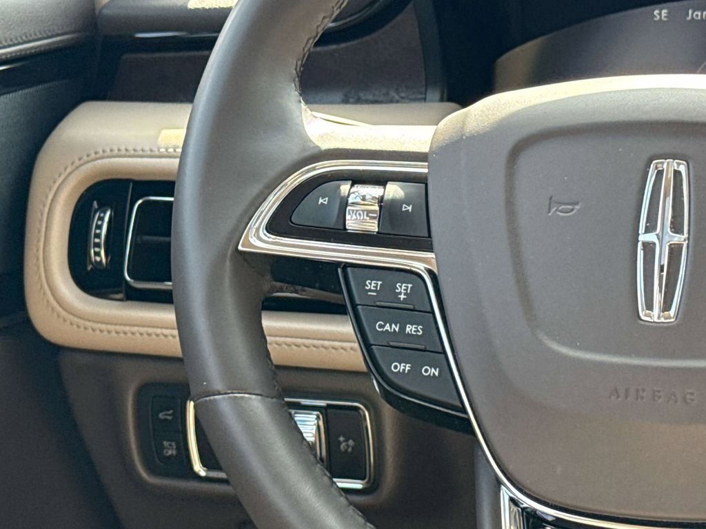 Certified 2023 Lincoln Nautilus Reserve image 17