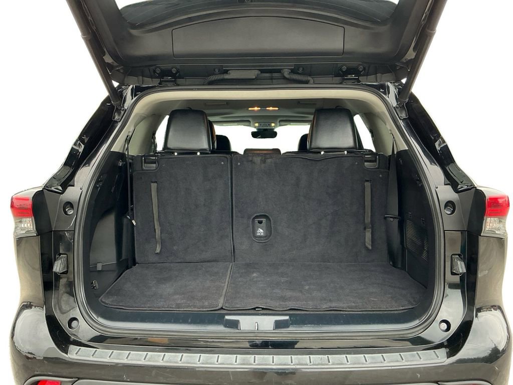 Used 2023 Toyota Highlander XLE AWD/4WD image 24