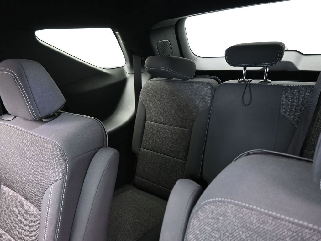 Used 2025 Chevrolet Traverse LT image 36