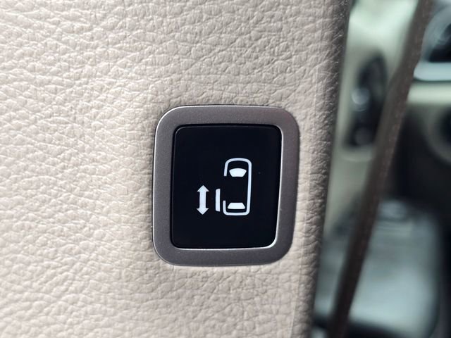 Certified 2024 Chrysler Voyager LX image 27