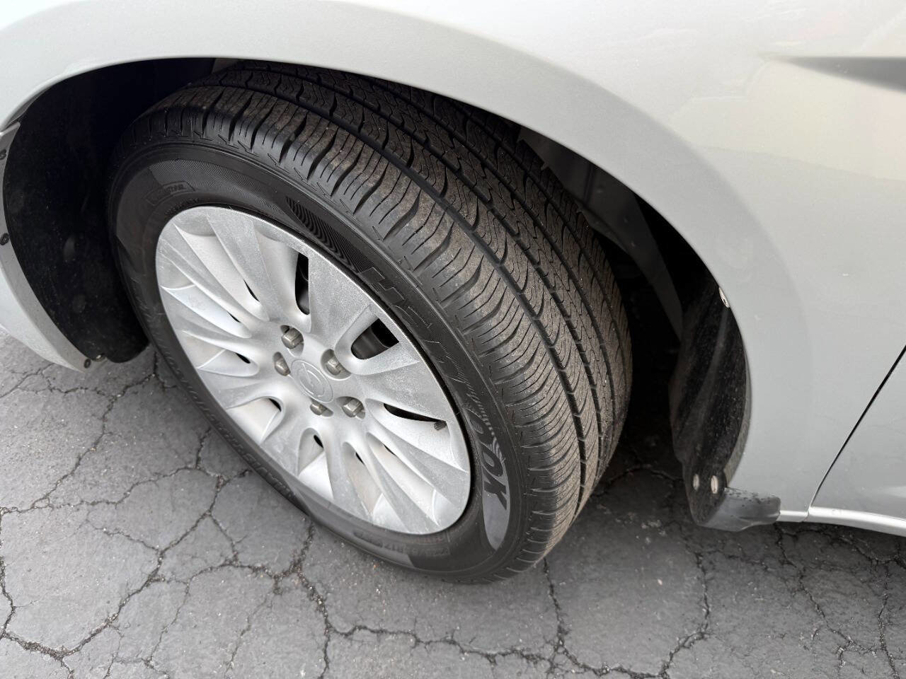 Used 2011 Chrysler 200 LX FWD image 22