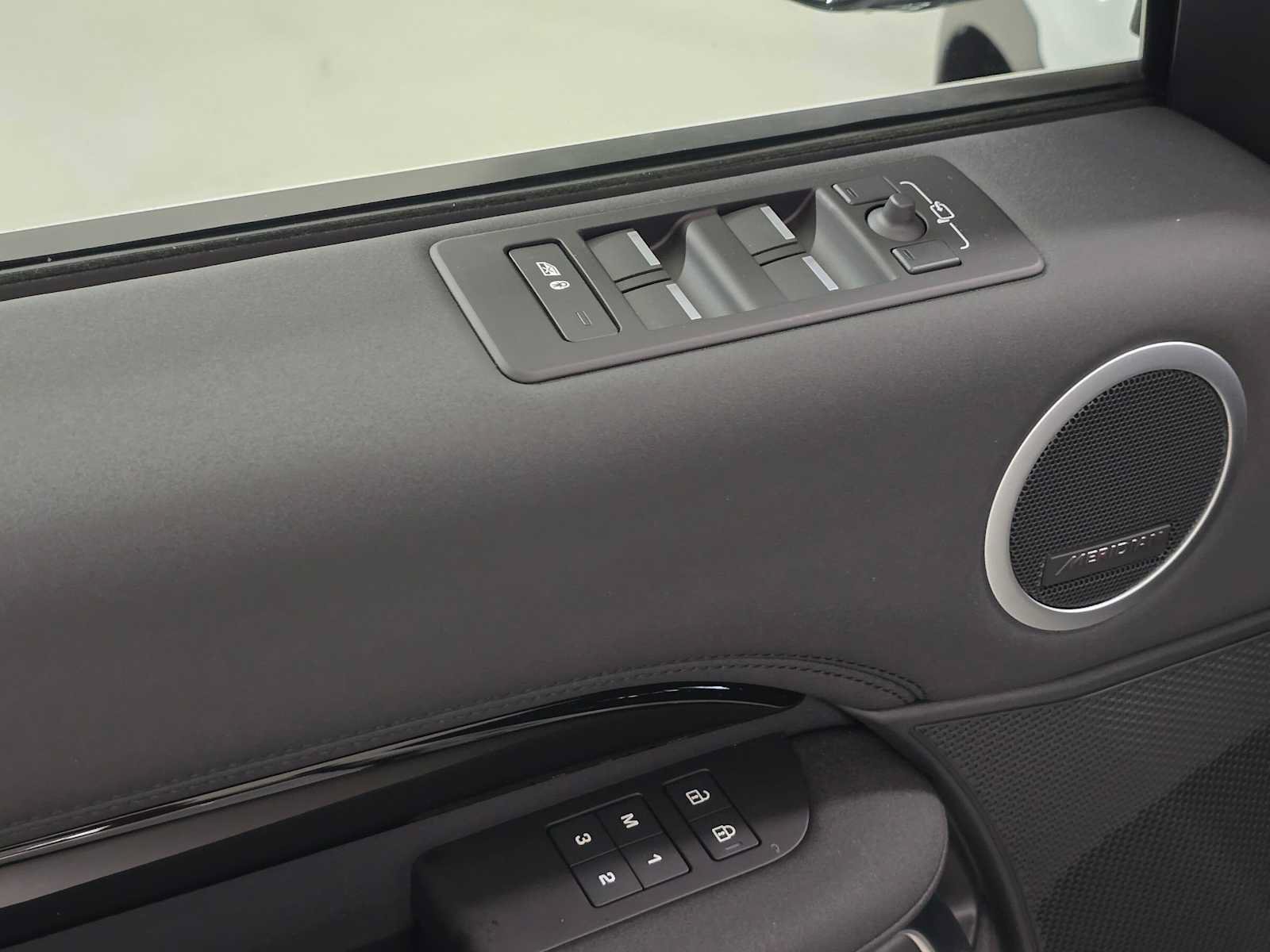 New 2026 Land Rover Discovery S AWD/4WD image 23