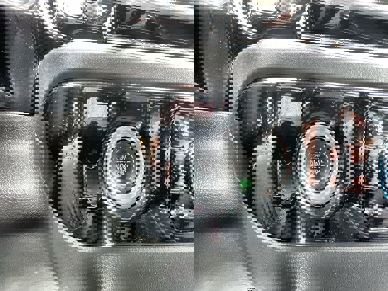 Used 2022 GMC Sierra 1500 SLT w/ SLT Convenience Package image 17