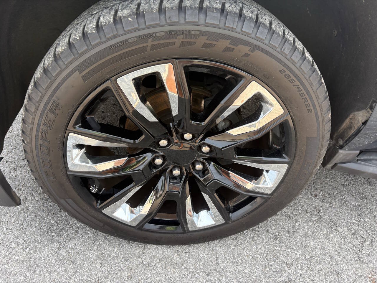 Used 2020 Chevrolet Suburban LT RWD image 14