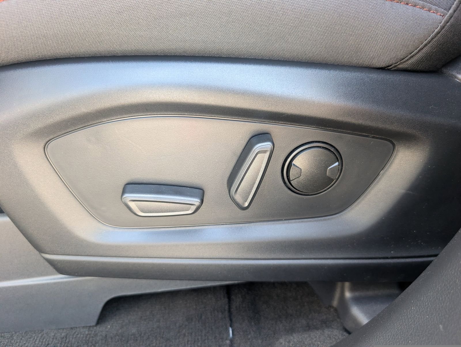 New 2026 Ford Explorer Active RWD image 16