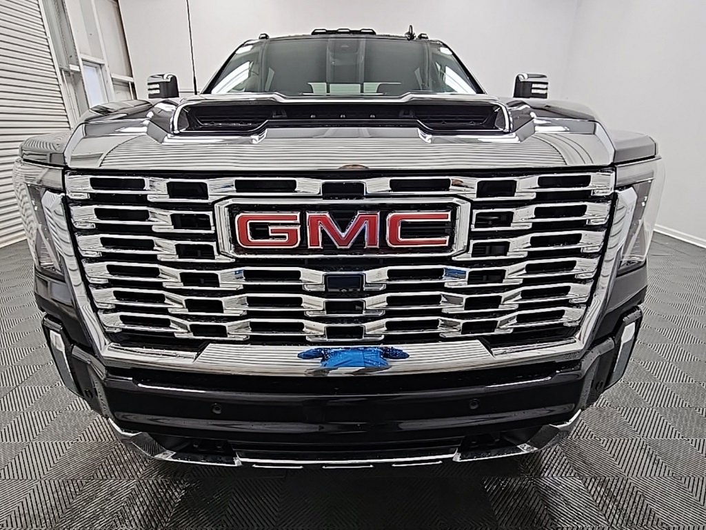 Certified 2024 GMC Sierra 3500 Denali w/ Denali Reserve Package image 3