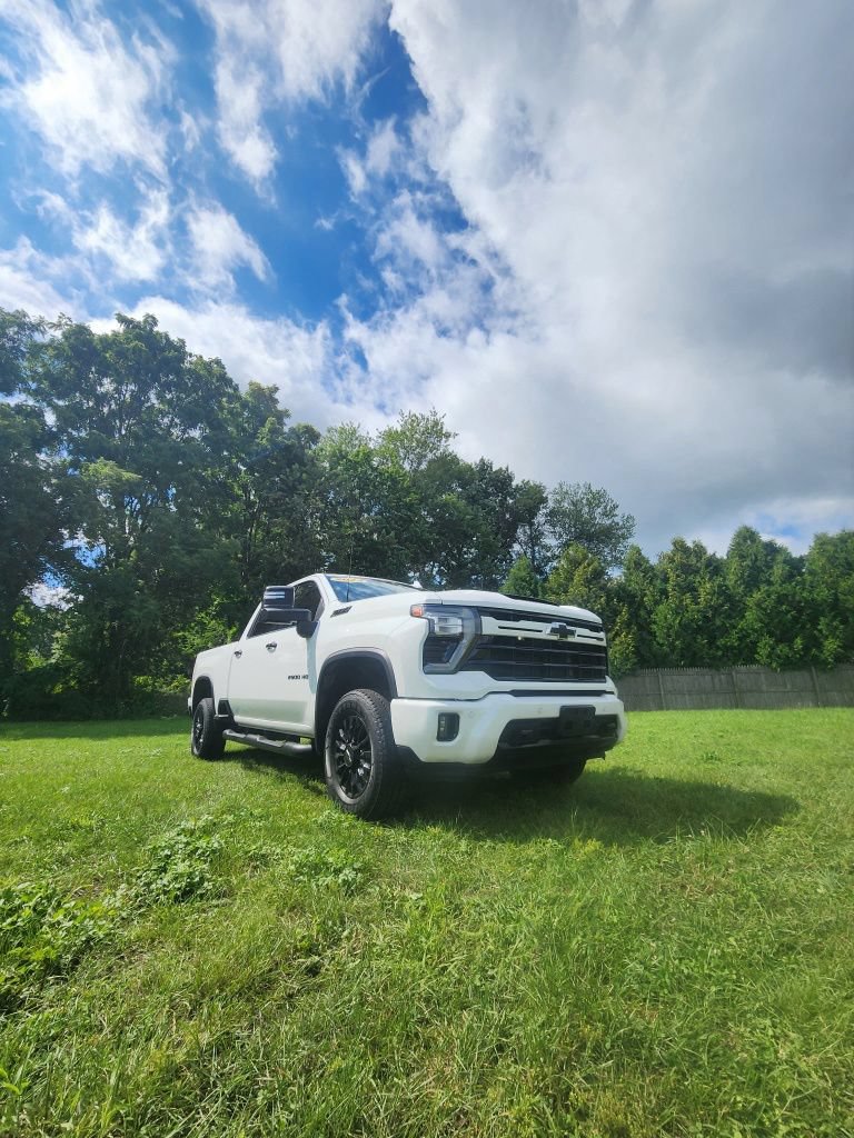 Used 2024 Chevrolet Silverado 2500 LTZ w/ LTZ Plus Package AWD/4WD image 2