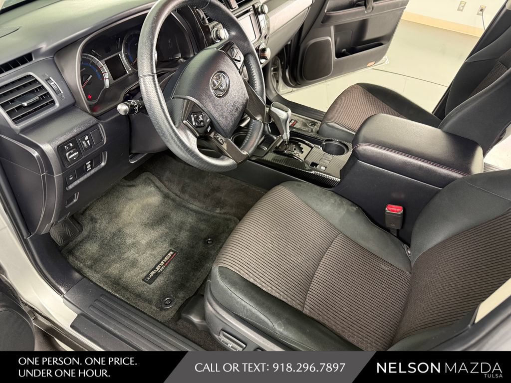 Used 2018 Toyota 4Runner TRD Off-Road AWD/4WD image 19