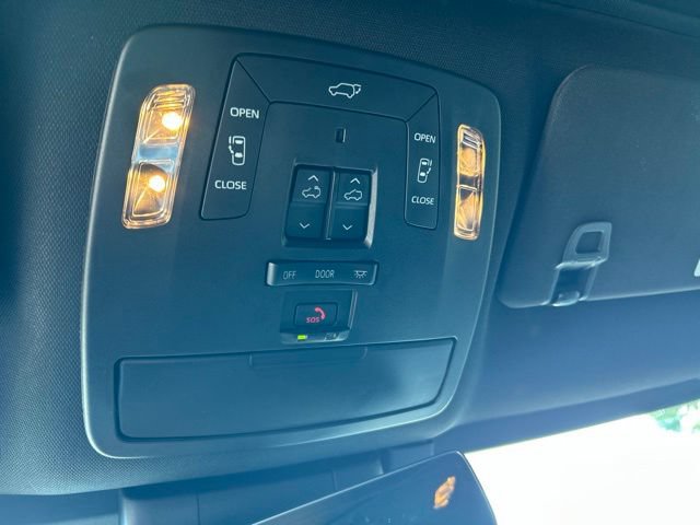 Used 2025 Toyota Sienna Platinum AWD/4WD image 59
