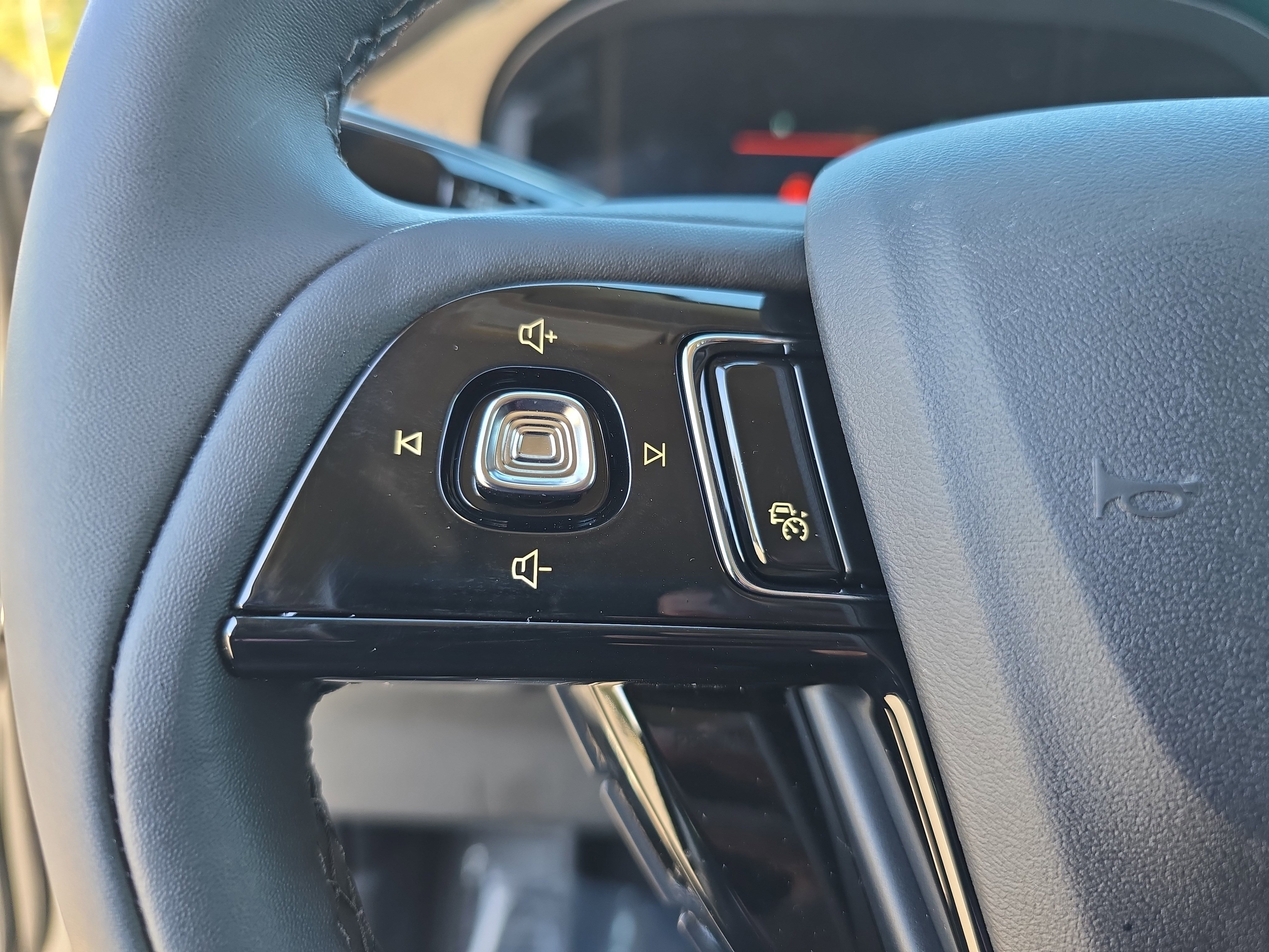 New 2026 Lincoln Corsair Premiere image 16