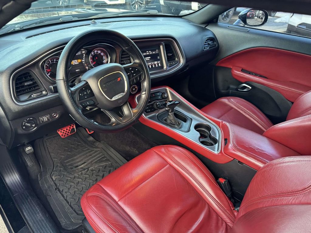 Used 2018 Dodge Challenger R/T RWD image 11