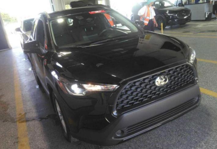 Used 2024 Toyota Corolla Cross LE image 3