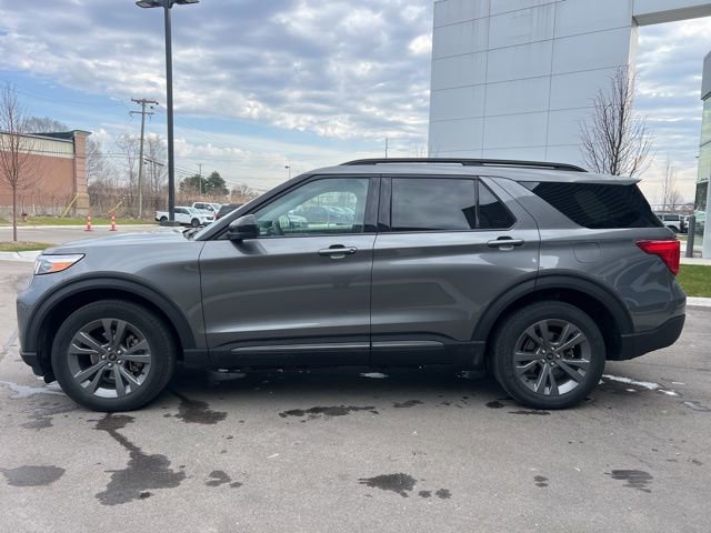 Used 2023 Ford Explorer XLT w/ Equipment Group 202A image 8