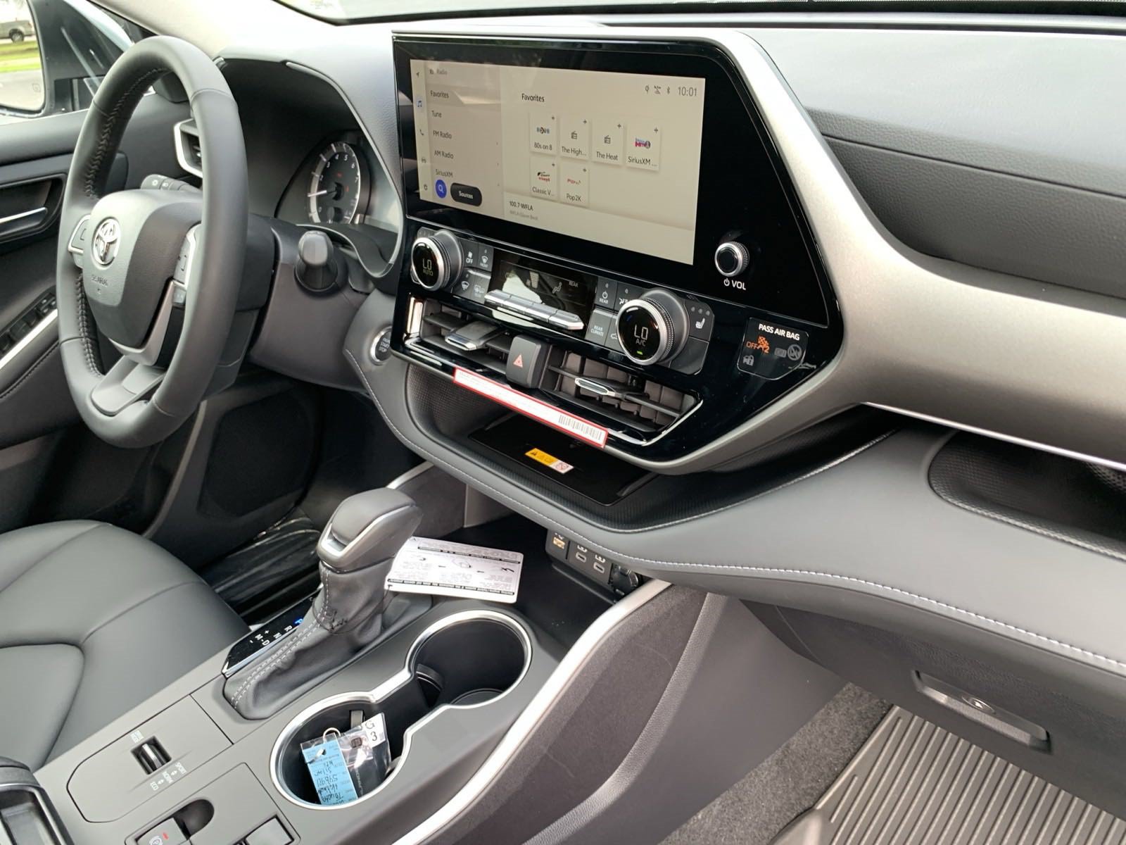 New 2024 Toyota Highlander XLE FWD image 34