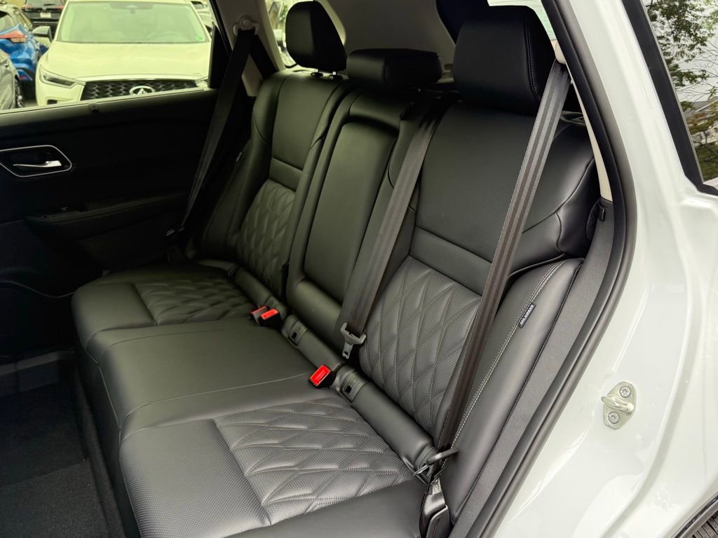 New 2026 Nissan Rogue Platinum image 18