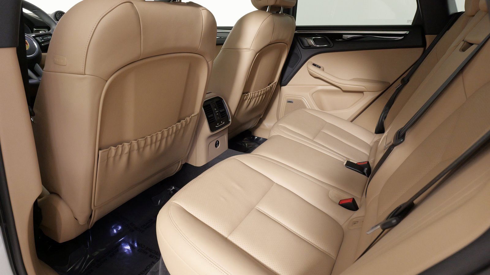 Used 2025 Porsche Macan image 42