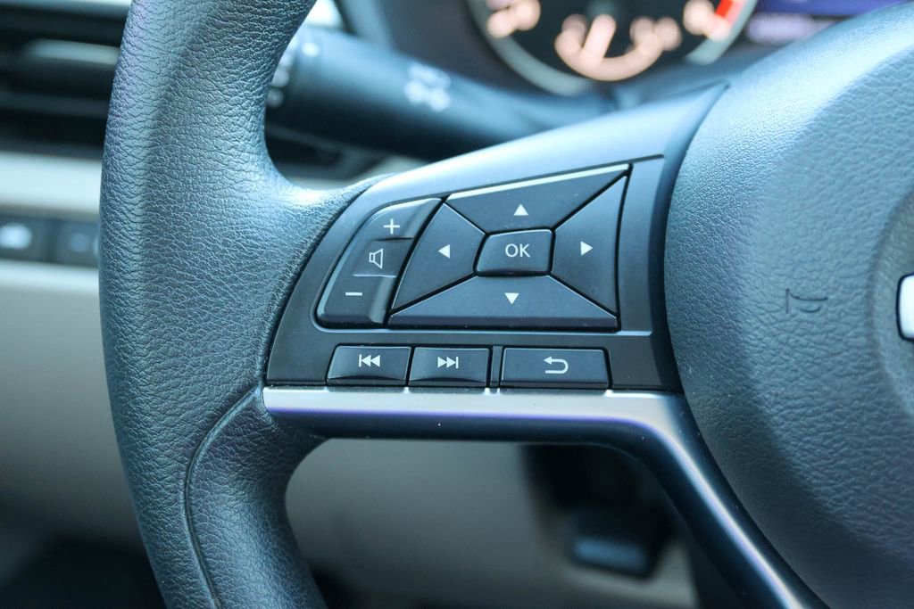 Used 2025 Nissan Altima 2.5 SV image 24