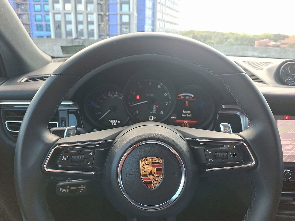 Certified 2025 Porsche Macan image 24