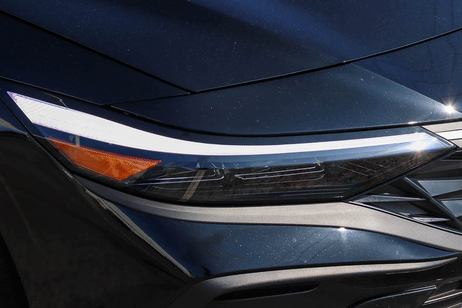 Used 2025 Hyundai Elantra SE w/ Cargo Package image 4