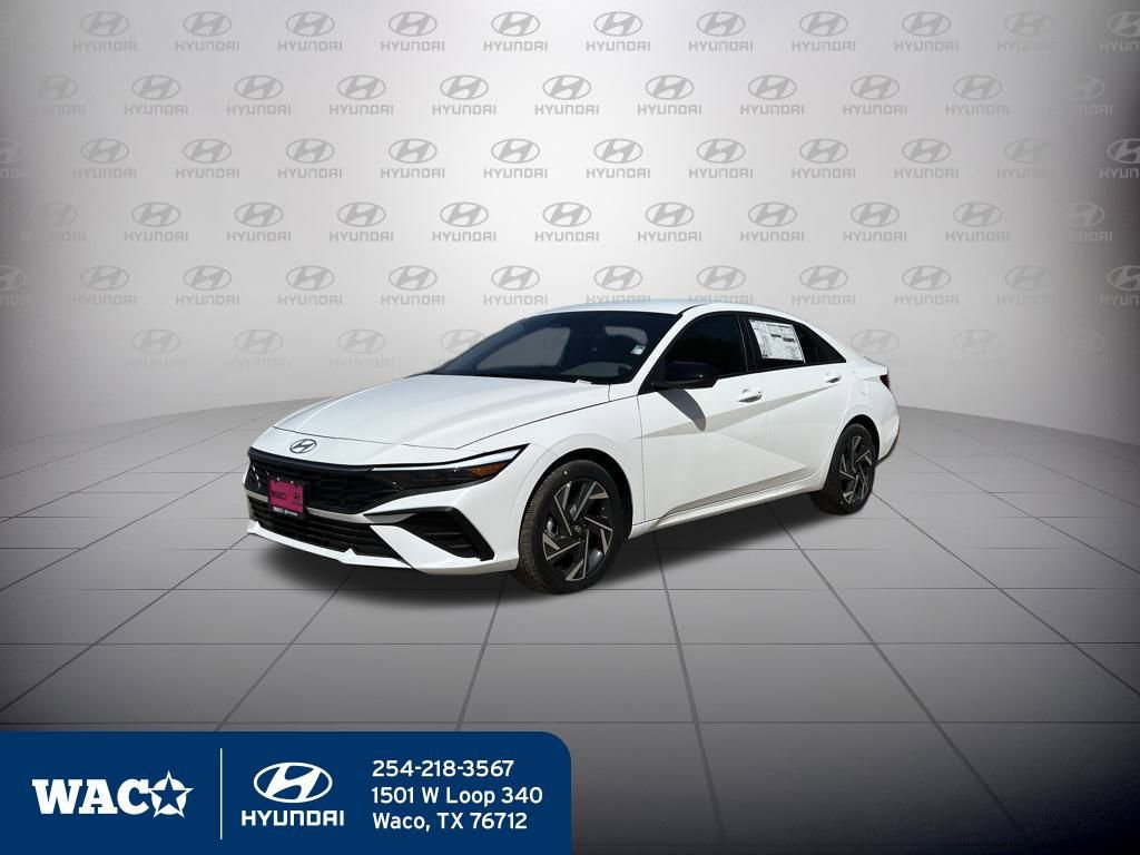 Used 2025 Hyundai Elantra Sport image 3