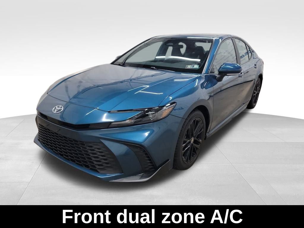 Used 2025 Toyota Camry SE image 3