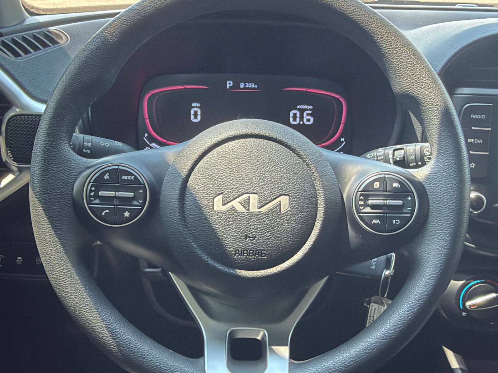 Used 2025 Kia Soul LX w/ LX Technology Package FWD image 25