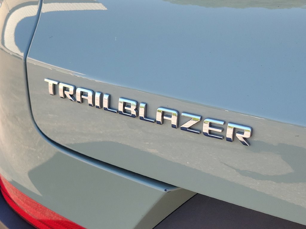 Used 2025 Chevrolet TrailBlazer LT FWD image 9