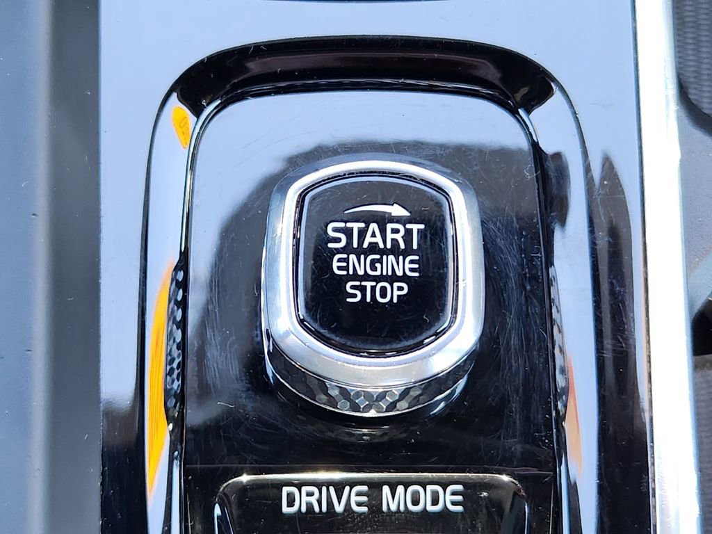 Used 2020 Volvo S60 T6 Momentum w/ Protection Package image 22
