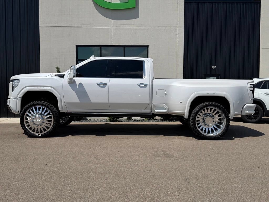 Used 2024 GMC Sierra 3500 Denali Ultimate AWD/4WD image 2
