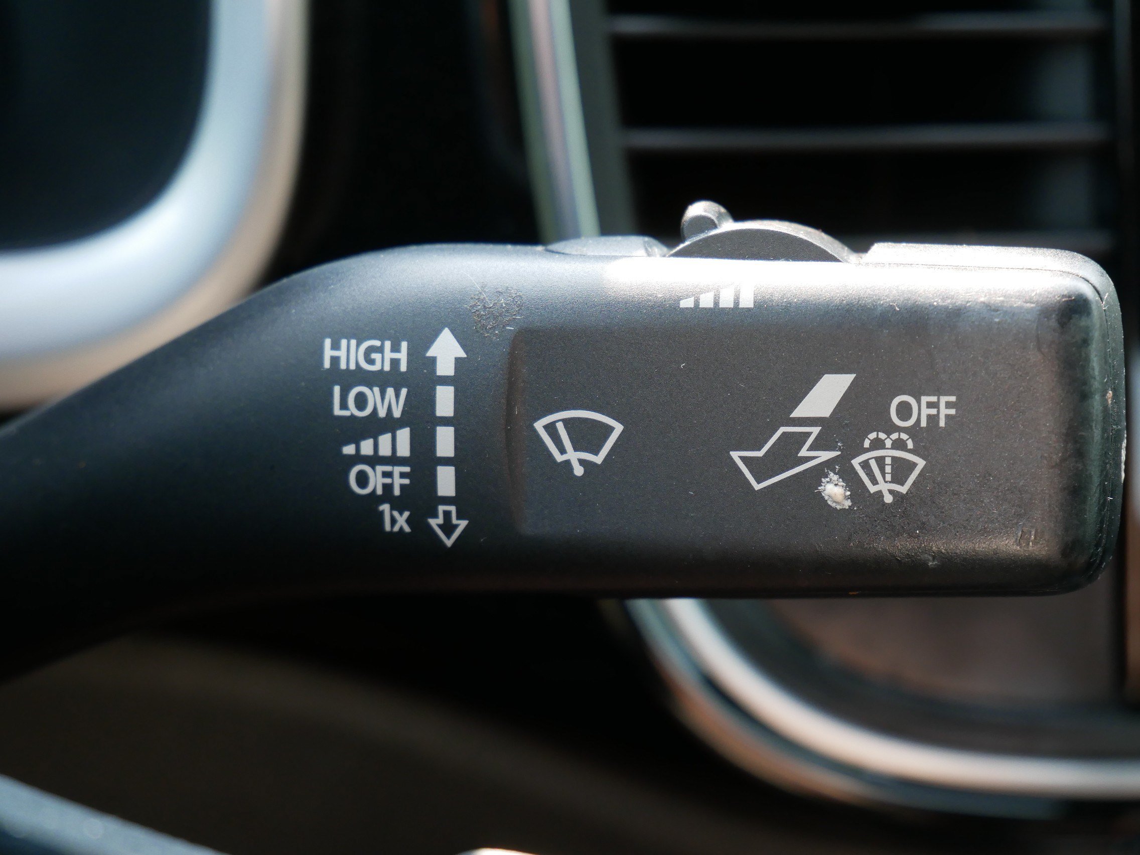 Used 2013 Volkswagen Beetle TDI FWD image 30