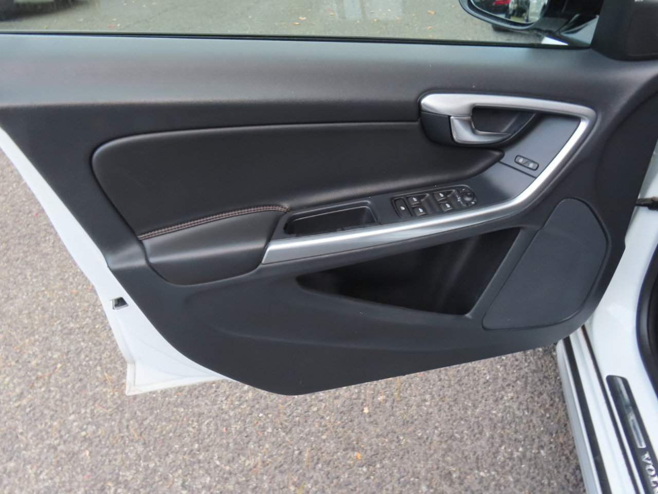 Used 2018 Volvo V60 T5 Cross Country w/ Convenience Package image 6