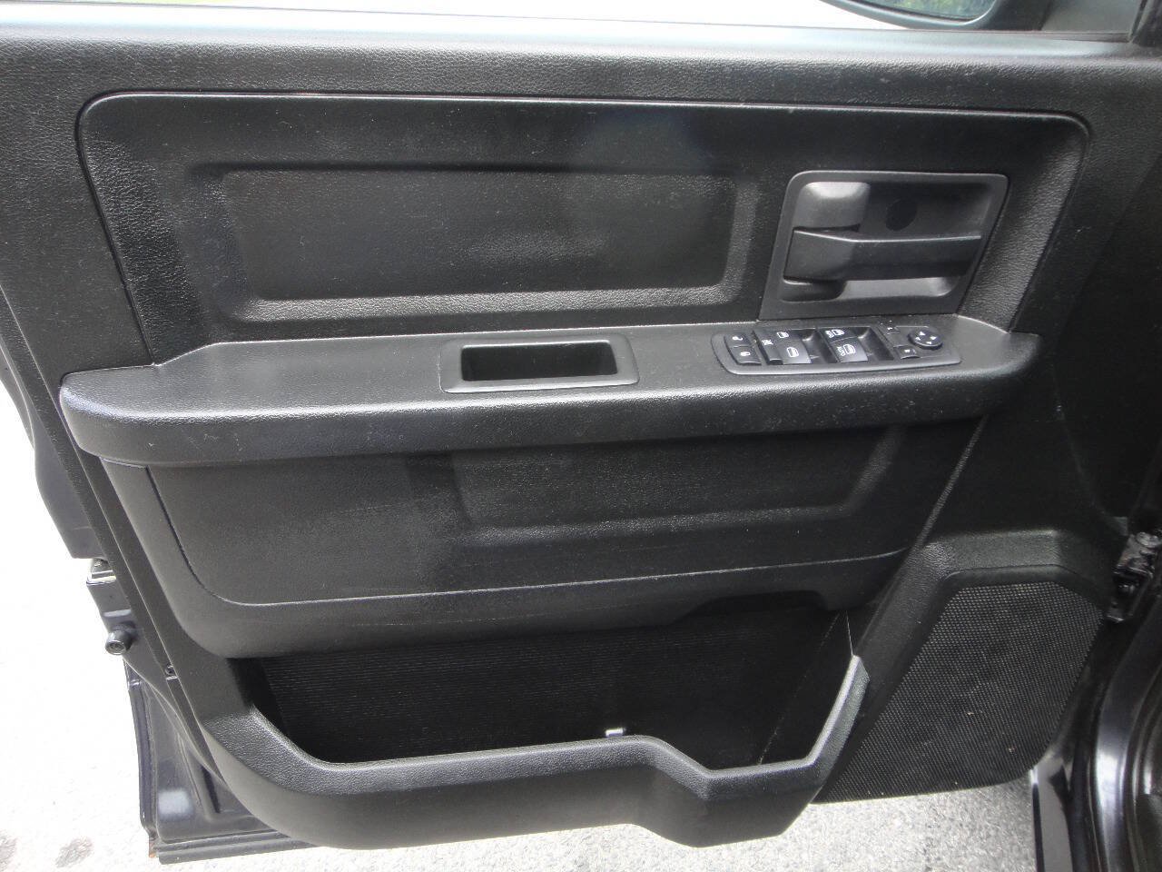 Used 2019 RAM 1500 Express AWD/4WD image 8