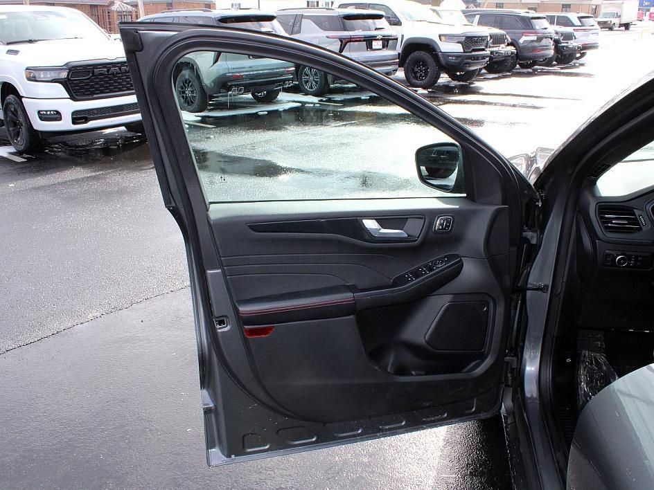 Used 2023 Ford Escape ST-Line Elite image 15